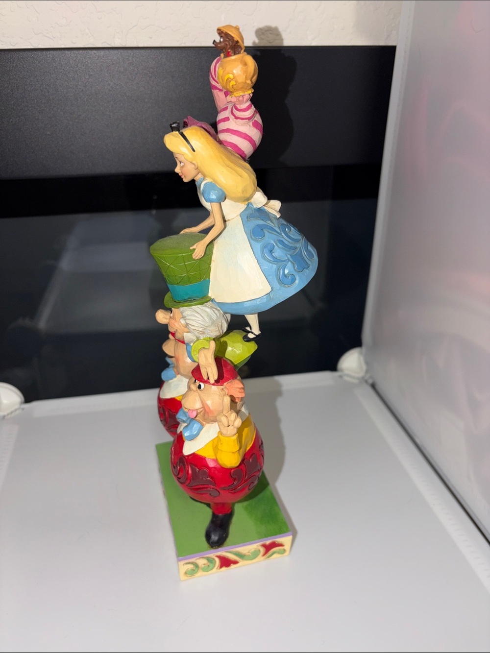 Jim Shore/Disney/Enesco Alice in Wonderland βWeβre All Mad Hereβ Figurine - Picture 3 of 8